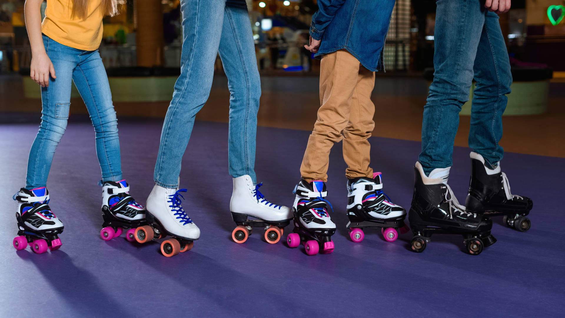 Tieners rolschaatsen indoor