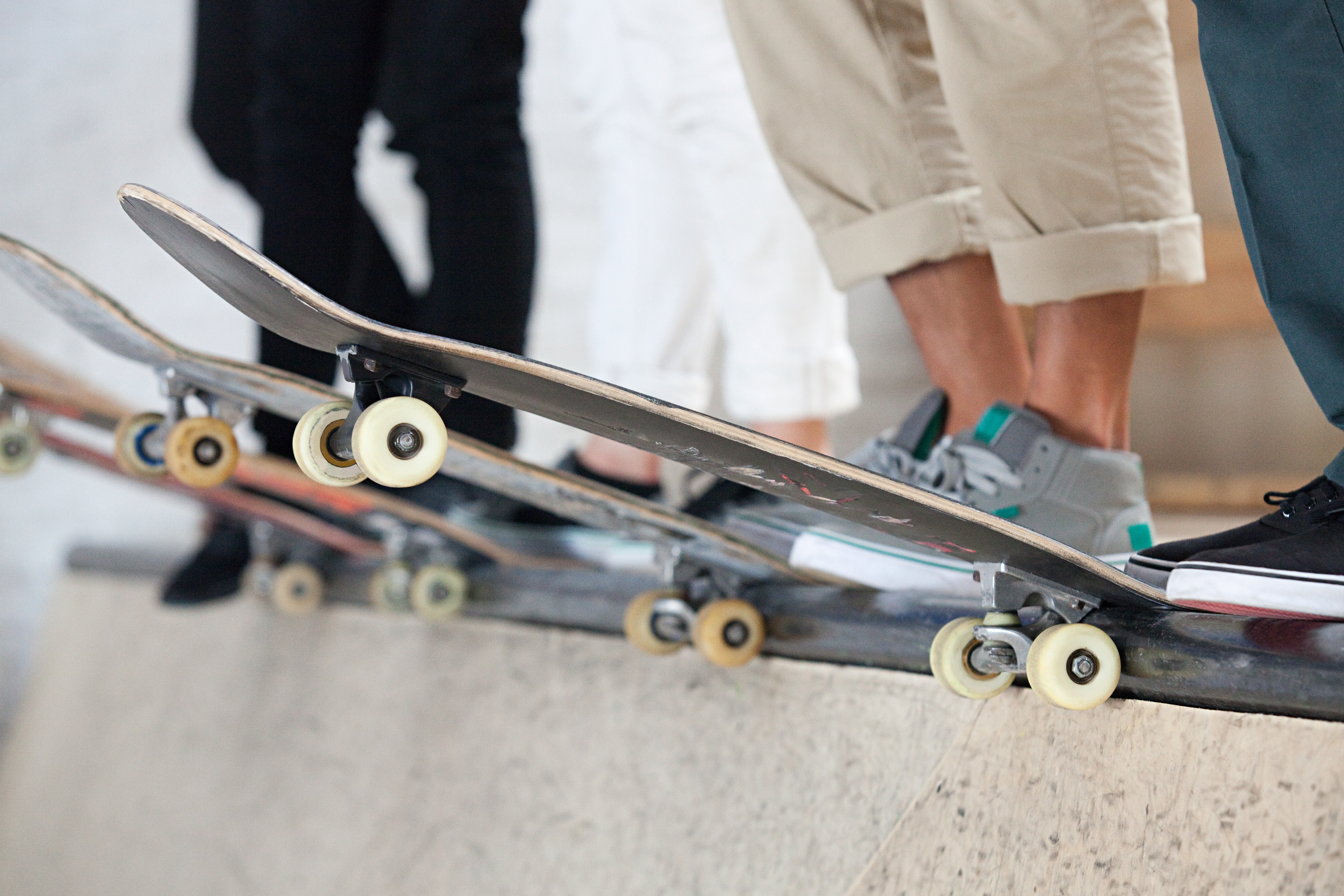 Skateboards aan rand van ramp