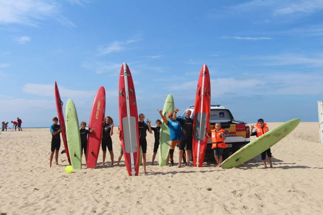 Groepsfoto lifesaving reddend zwemmen