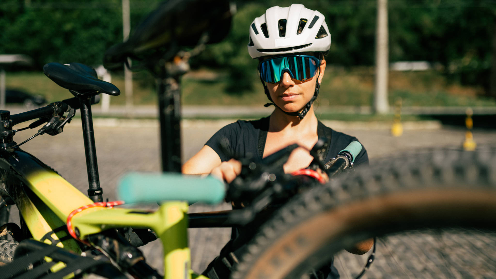 Young woman, putting a bike in the car for a trip