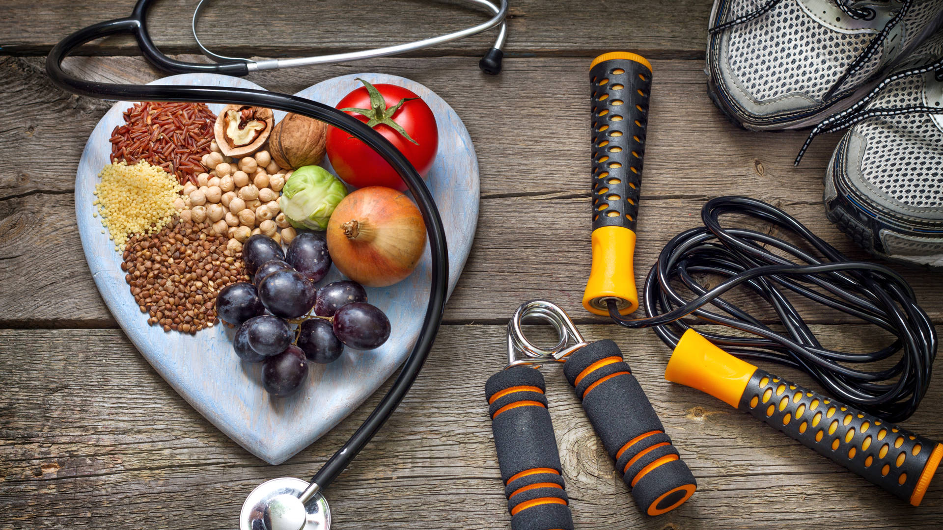 Zaden, noten en fruit, stethoscoop, springtouw en sportschoenen