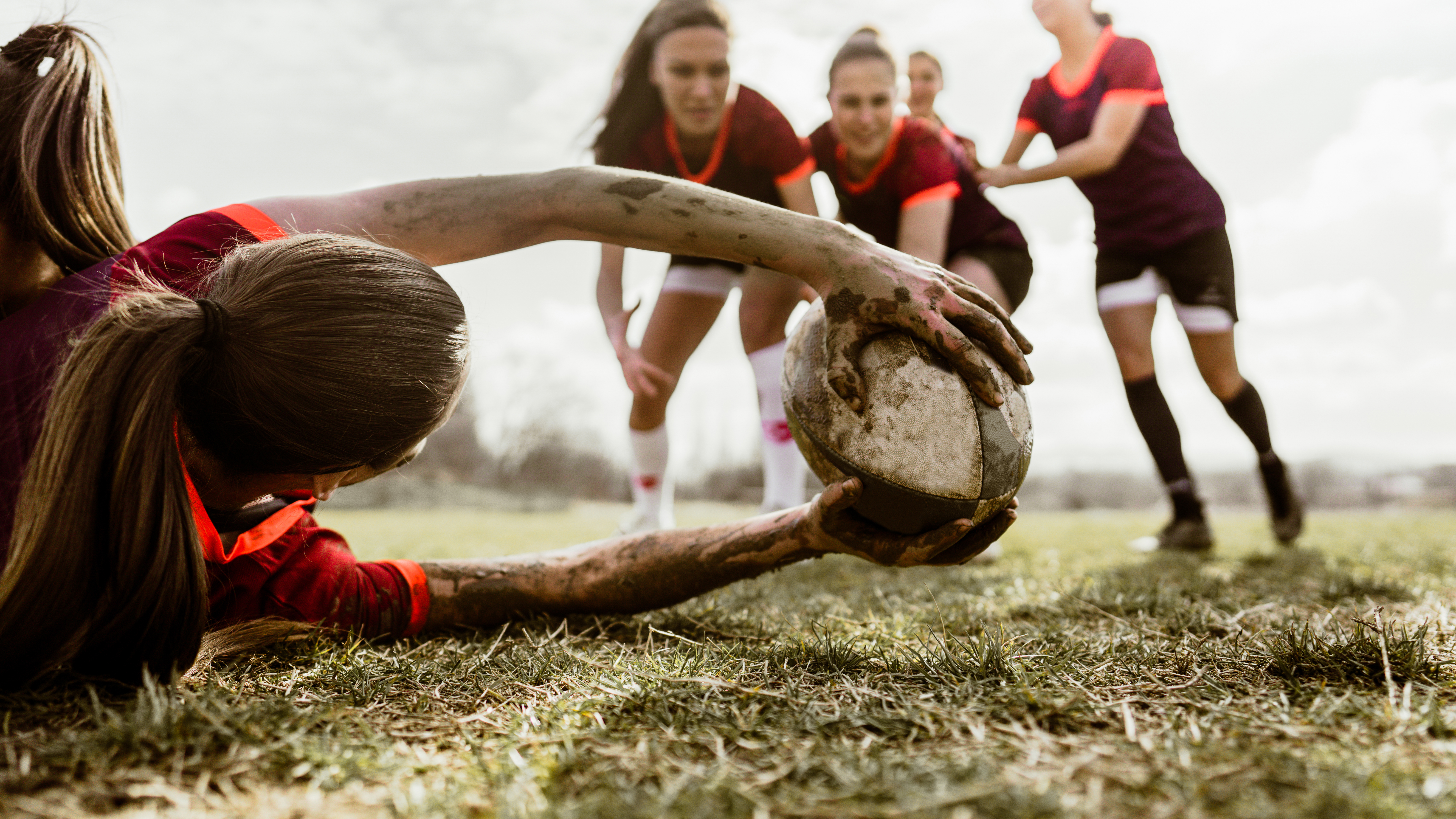 Rugbyspeelsters tijdens een rugbymatch 